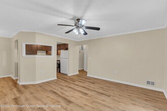 134 Whispering Oaks Way in Jackson Township, NJ - Building Photo - Building Photo