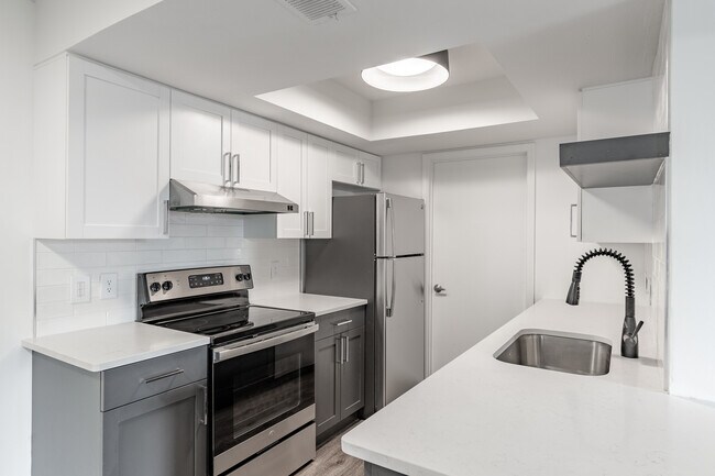 Virginia Highland Apartment Homes in Atlanta, GA - Building Photo - Interior Photo