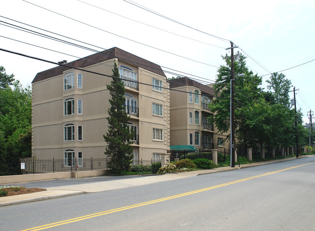 Evian on Peachtree in Atlanta, GA - Foto de edificio - Building Photo