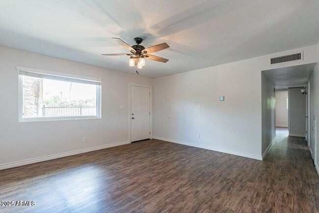 4943 E Indian School Rd in Phoenix, AZ - Building Photo - Building Photo