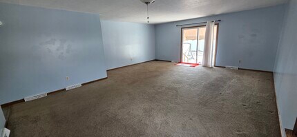 5635 London Dr, Unit unit B in Youngstown, OH - Building Photo - Building Photo