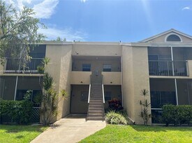 660 Cypress Club Way in Pompano Beach, FL - Building Photo