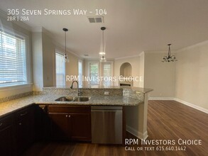 305 Seven Springs Way in Brentwood, TN - Foto de edificio - Building Photo