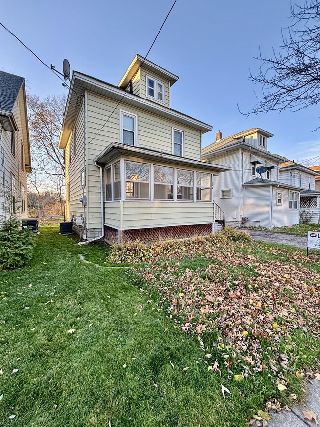 410 Clifford St in Lansing, MI - Building Photo - Building Photo