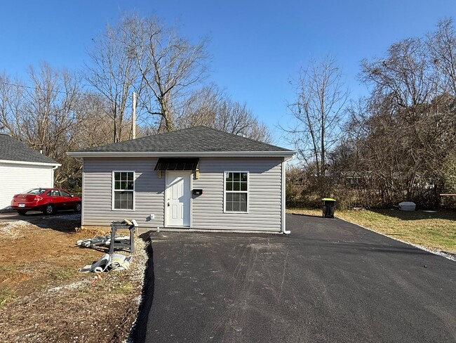 717 Pine St in Benton, KY - Building Photo - Building Photo