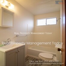14440 34th Ave S-Unit -3 in Tukwila, WA - Building Photo - Building Photo