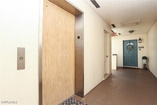 1760 Bald Eagle Dr in Naples, FL - Building Photo