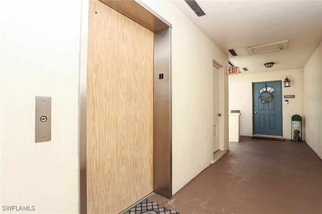 1760 Bald Eagle Dr in Naples, FL - Foto de edificio