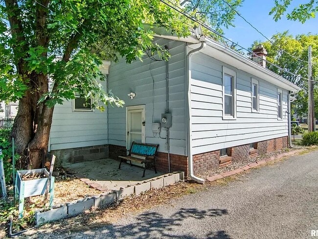 211 W Vine St in Springfield, IL - Building Photo - Building Photo