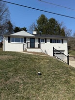 873 Pleasant Hill Dr in Washington, PA - Building Photo