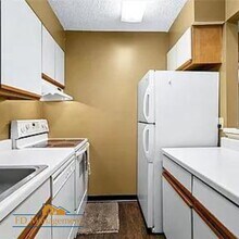 126 Wells Ct in Hampton, VA - Building Photo - Building Photo