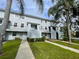 7113 E Bank Dr in Tampa, FL - Building Photo