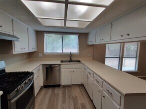 5103 Summerset Trail in Austin, TX - Building Photo - Building Photo