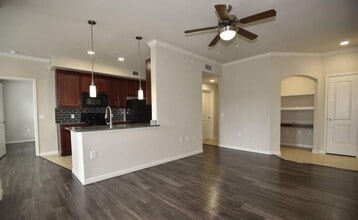 11900 Shadow Creek Pkwy in Pearland, TX - Building Photo - Building Photo