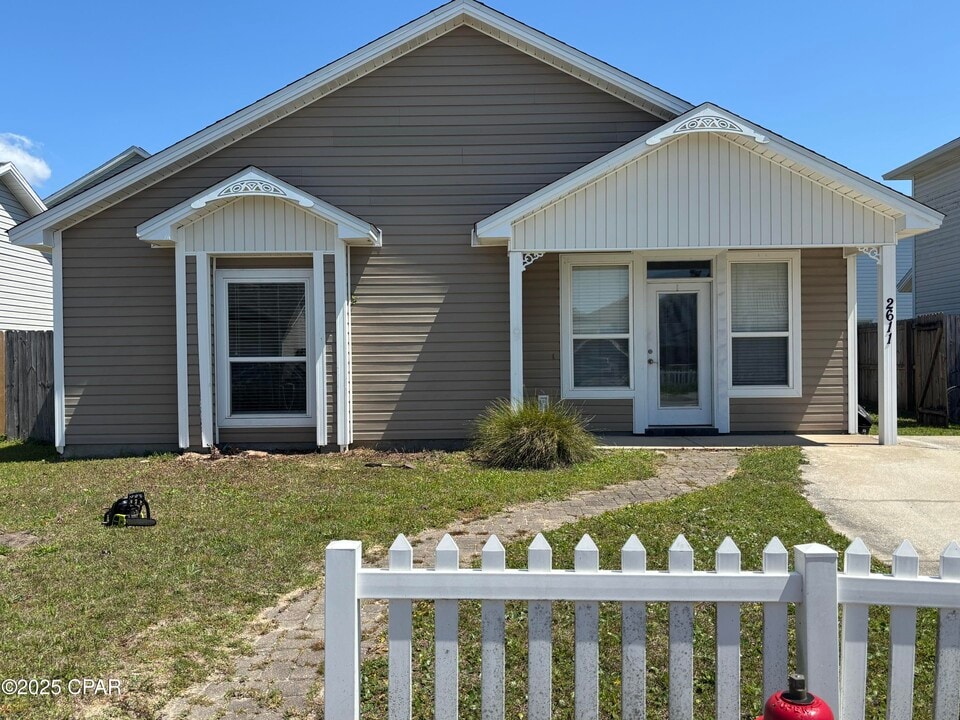 2611 Avondale Ct in Panama City, FL - Building Photo