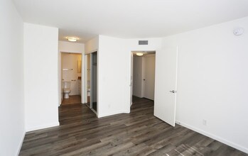 Merlot in North Hollywood, CA - Building Photo - Interior Photo