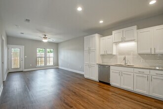 33260 LA-16 in Denham Springs, LA - Building Photo - Building Photo