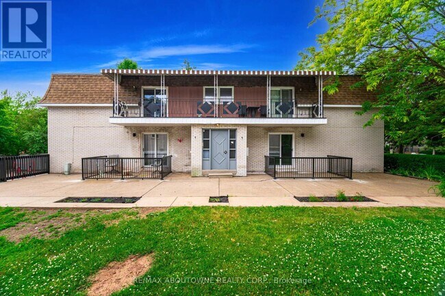 property at 2320-2320 Hixon St
