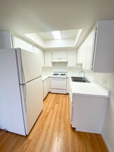158 N Normandie Ave, Unit 201 in Los Angeles, CA - Building Photo - Building Photo