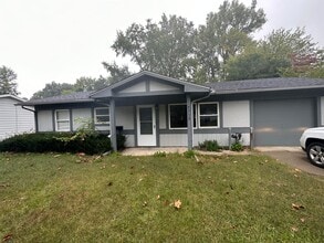 5752 Hollybrook Ln N in Sylvania, OH - Building Photo - Building Photo
