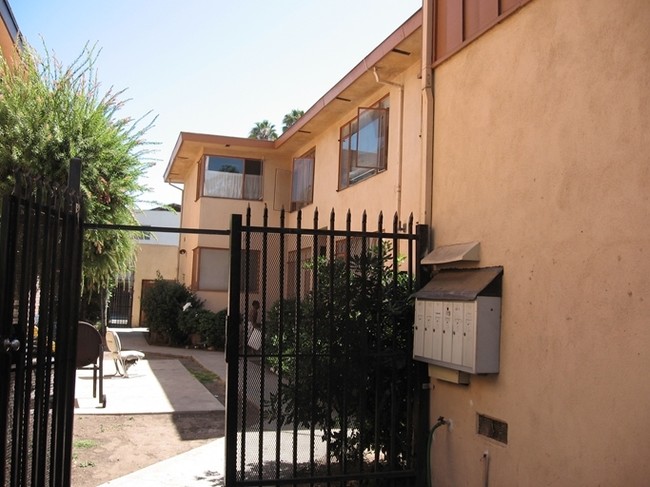 4541 Santa Rosalia Dr