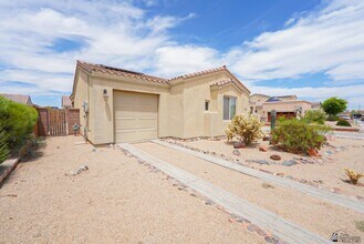 3476 S Woodpecker Way in Yuma, AZ - Foto de edificio - Building Photo