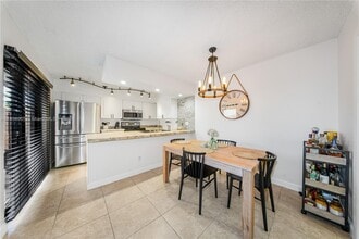 12006 SW 9th Mnr in Davie, FL - Foto de edificio - Building Photo