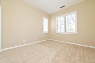 123 Overbrook in Irvine, CA - Building Photo