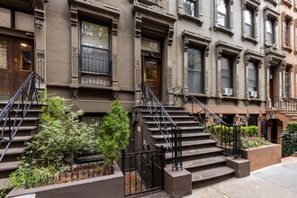167 W 73rd St in New York, NY - Foto de edificio - Building Photo