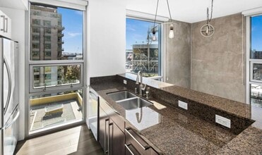 321 10th Ave, Unit 908 in San Diego, CA - Foto de edificio - Building Photo