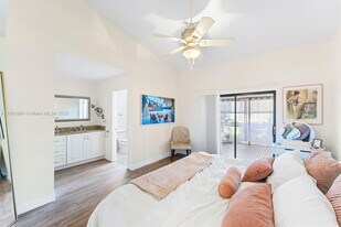 9343 Chelsea Dr N in Plantation, FL - Building Photo