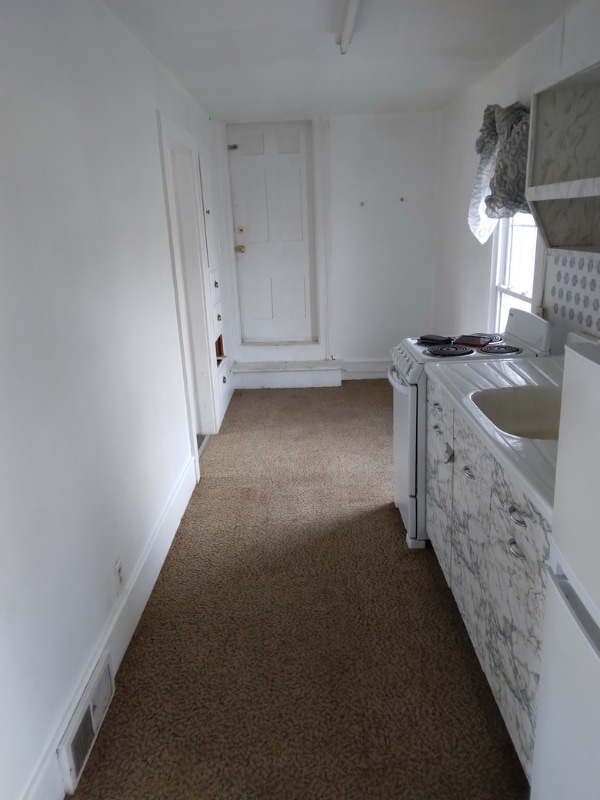 6220 Brooklyn Rd in Jackson, MI - Foto de edificio - Building Photo