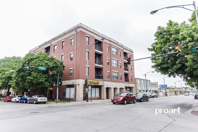 property at 5300 N Lincoln Ave