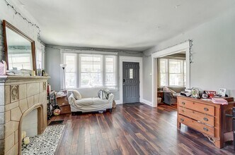 2012 Hewitt Ave in Cincinnati, OH - Building Photo - Building Photo