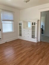 129 S Broadway, Unit 129B in Redondo Beach, CA - Building Photo - Building Photo