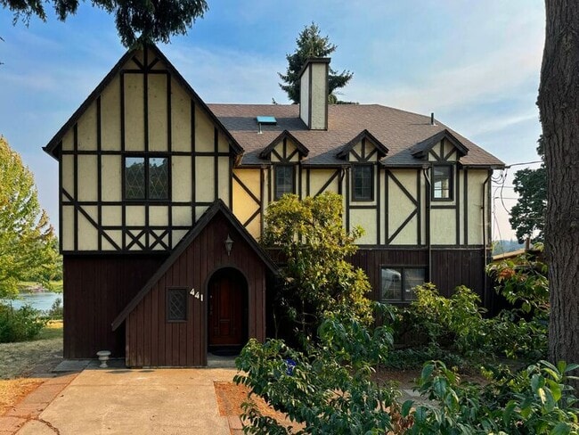 441 W D St in Springfield, OR - Building Photo - Building Photo