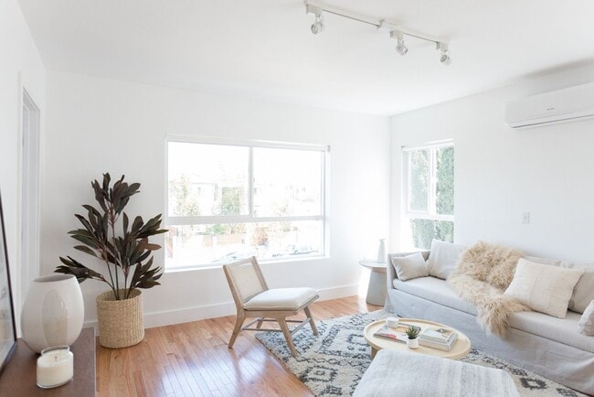 property at 1013 N New Hampshire Ave
