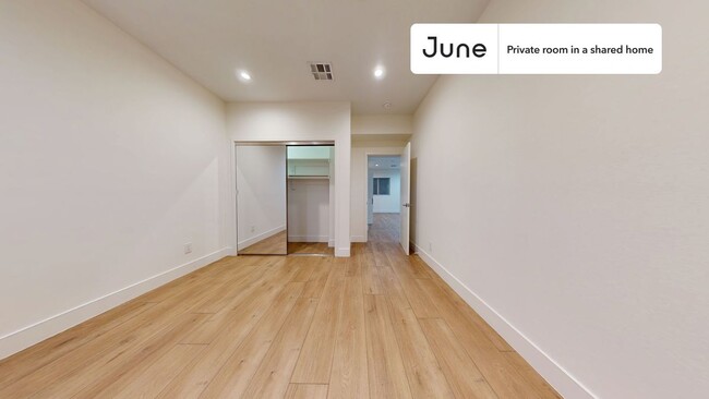 Private bedroom in 4 bed/4 bath Home in Los Angeles, CA - Building Photo - Building Photo