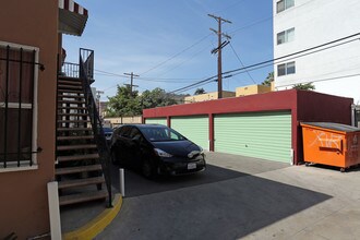 211 S Kenmore Ave in Los Angeles, CA - Building Photo - Building Photo