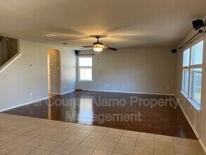 156 Katherine Way in San Antonio, TX - Building Photo - Building Photo