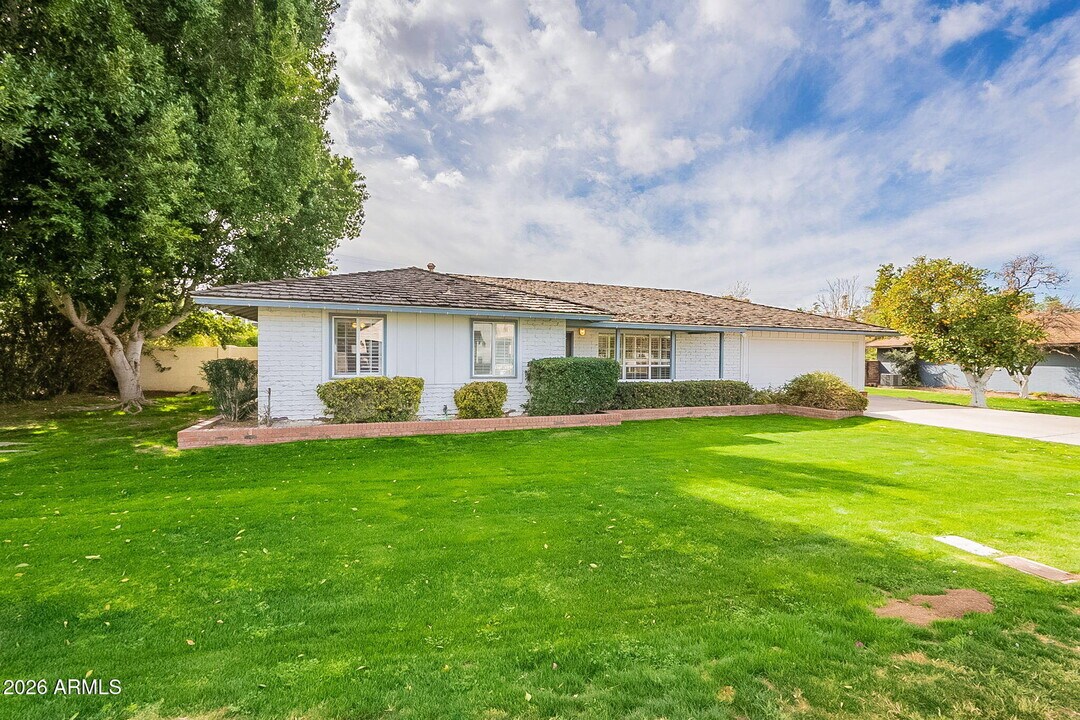 5715 E Calle Del Paisano in Phoenix, AZ - Building Photo