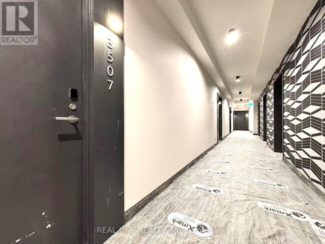 180 Front St E in Toronto, ON - Building Photo - Building Photo