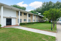 5818 E University Blvd in Dallas, TX - Foto de edificio - Building Photo