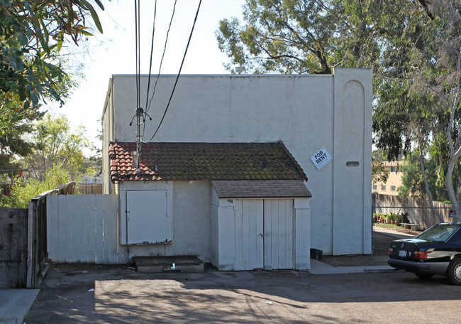 2102 E 5th St in National City, CA - Foto de edificio - Building Photo