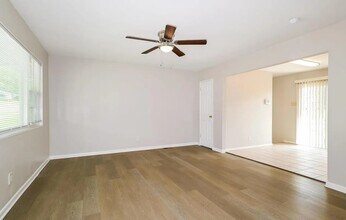 1200 Acredale Dr in Florissant, MO - Building Photo - Building Photo