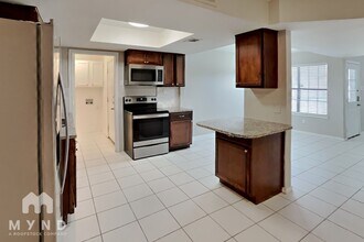 7413 Waterway Dr, Unit 1205 in Fort Worth, TX - Foto de edificio - Building Photo