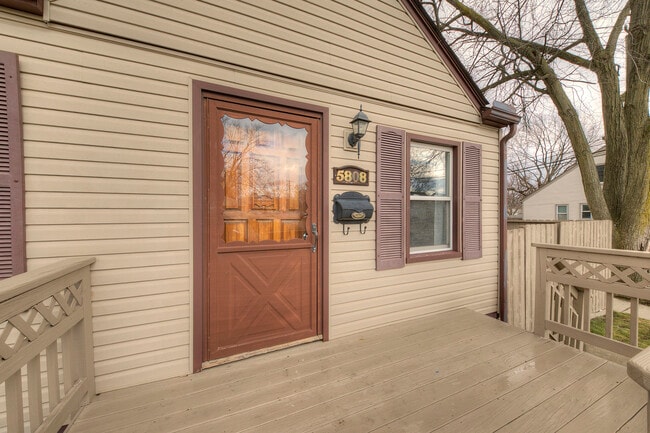 5808 Gilman St in Garden City, MI - Foto de edificio - Building Photo