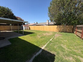 2210 W Buena Vista Ave in Visalia, CA - Building Photo