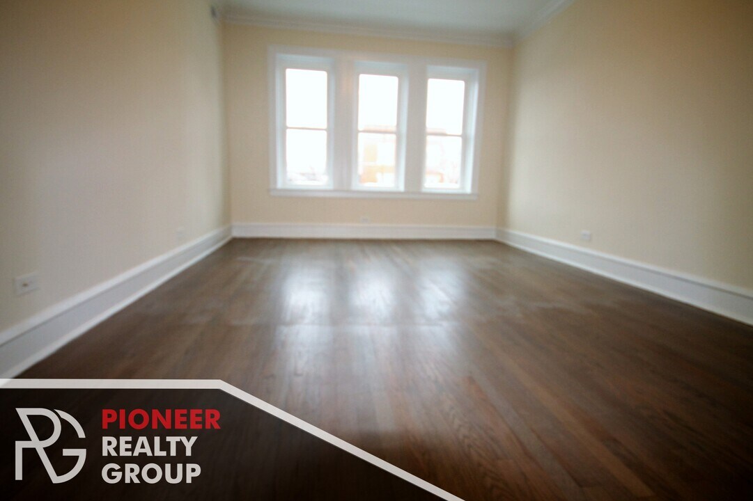 2537 N Drake Ave in Chicago, IL - Building Photo