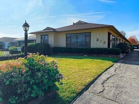 215 S Baldwin Ave in Arcadia, CA - Building Photo